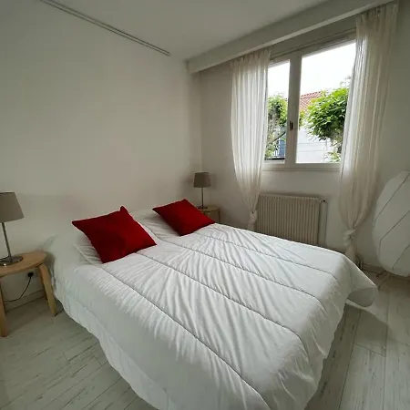 Apartment T2 Moderne A Avec Parking, Proche Plages Et Commerces - Fr-1-239-907 *